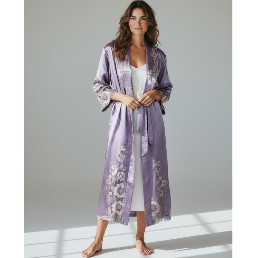 Robe M long lavender satin floral embroidery lace Vintage 90's BLOOMINGDALES